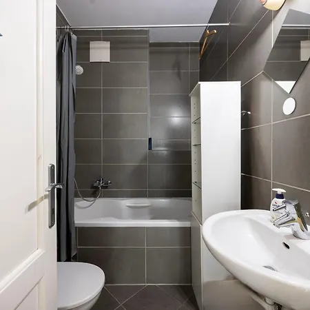 Deluxe Downtown W' Balcony In The Heart Of Budapest