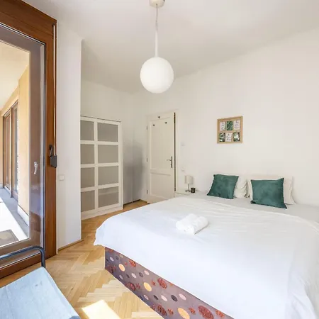 Deluxe Downtown W' Balcony In The Heart Of * Budapest