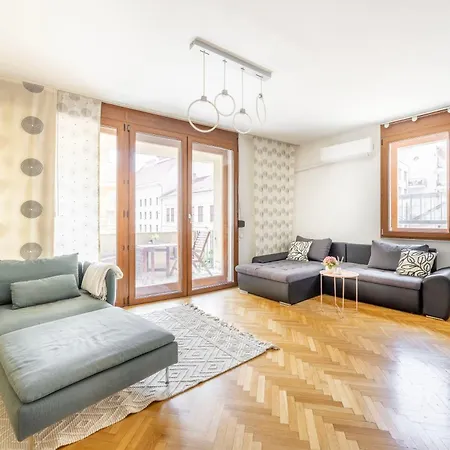 Apartamento Deluxe Downtown W' Balcony In The Heart Of