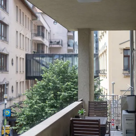 Apartamento Deluxe Downtown W' Balcony In The Heart Of
