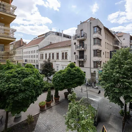 Deluxe Downtown W' Balcony In The Heart Of *