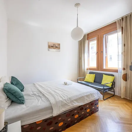 Deluxe Downtown W' Balcony In The Heart Of * Boedapest