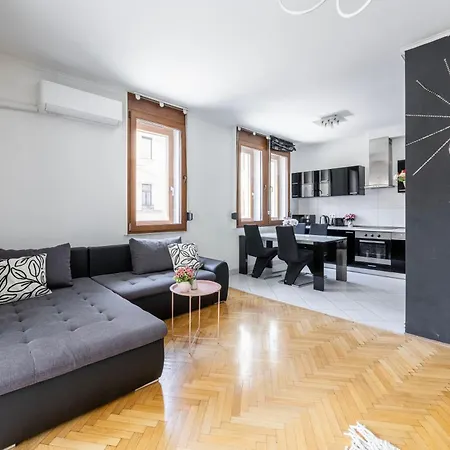 Appartement Deluxe Downtown W' Balcony In The Heart Of